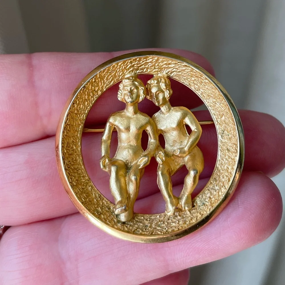 Vintage Trifari Gemini Twins Zodiac Gold Brooch Ad Piece